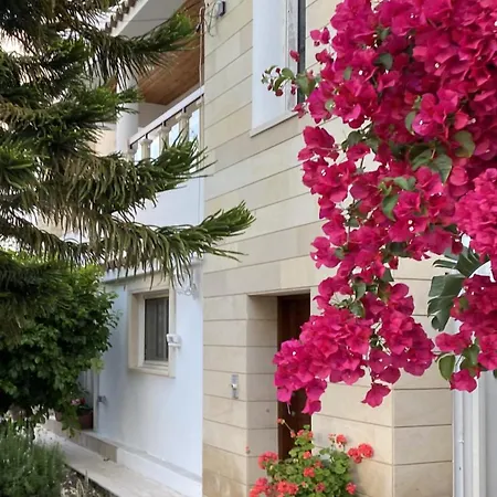 Altavita - Serviced Upper House With Heraldic Features Apartment *